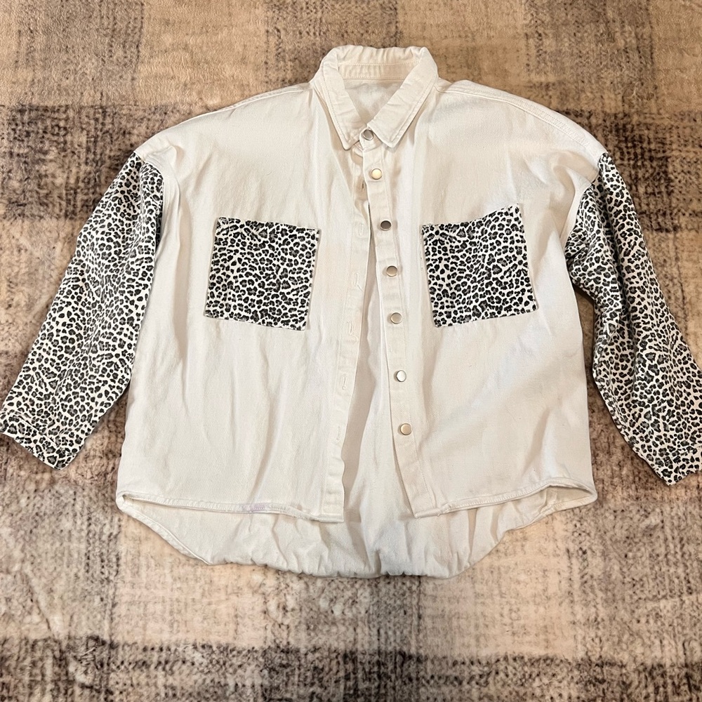 Stylish White and Black Leopard Print Men's Jacket